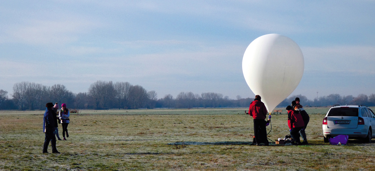 Těsně před startem stratosférického balónu s kódem SP-VONT. 1. prosince 2019, letiště Malé Bielice.